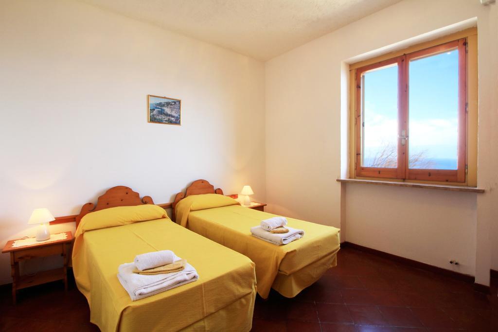 Scogliera Del Gabbiano Apartment *