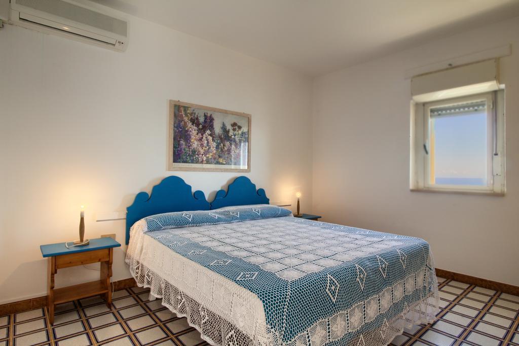 Scogliera Del Gabbiano Apartment *